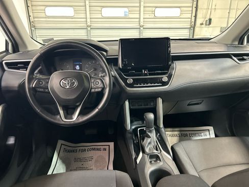 Used 2024 Toyota Corolla Cross LE AWD/4WD image 4