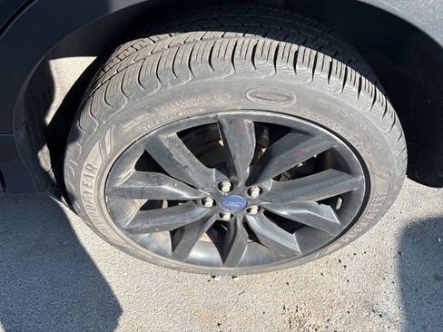 Used 2017 Ford Escape SE w/ SE Sport Appearance Package AWD/4WD image 13