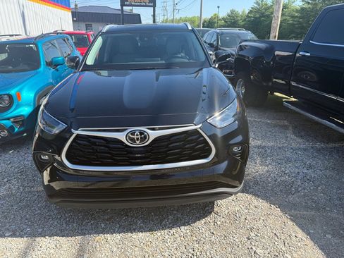 Used 2024 Toyota RAV4 LE image 1