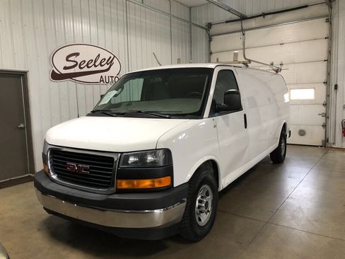 Used 2017 GMC Savana 2500 Extended image 1