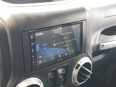 Used 2013 Jeep Wrangler Unlimited Sahara w/ Connectivity Group AWD/4WD image 12