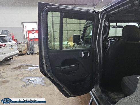 Used 2021 Jeep Gladiator Sport AWD/4WD image 37