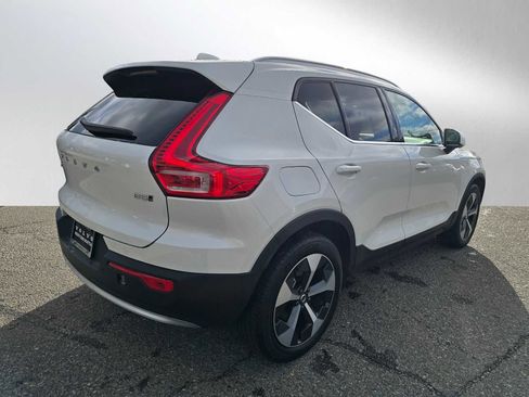 Used 2025 Volvo XC40 B5 Core w/ Protection Package Premier image 3