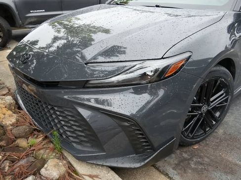 Used 2025 Toyota Camry SE FWD image 11