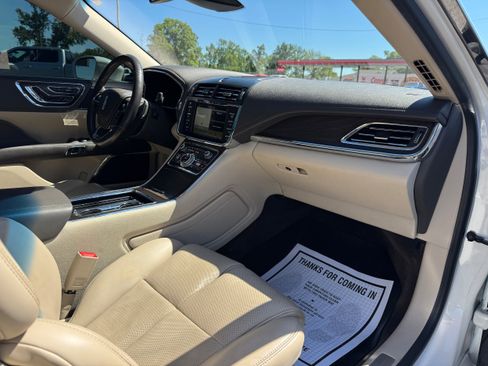 Used 2018 Lincoln Continental Reserve AWD/4WD image 16