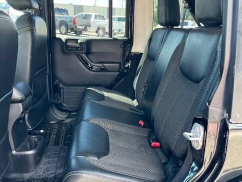 Used 2016 Jeep Wrangler Unlimited Sahara AWD/4WD image 34