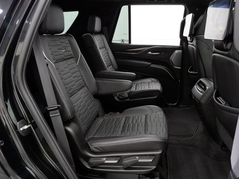 Used 2024 Cadillac Escalade Premium Luxury Platinum AWD/4WD image 18