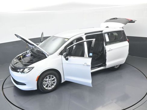 New 2026 Chrysler Voyager LX image 60