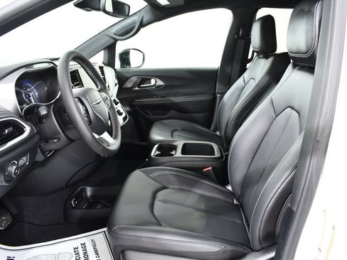 Used 2026 Chrysler Pacifica Select FWD image 7