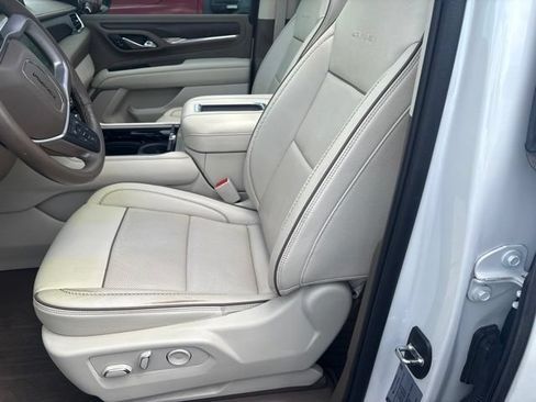 Used 2023 GMC Yukon XL Denali AWD/4WD image 8