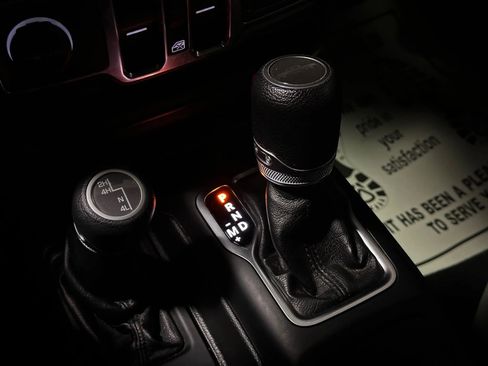 Used 2021 Jeep Gladiator Sport image 48