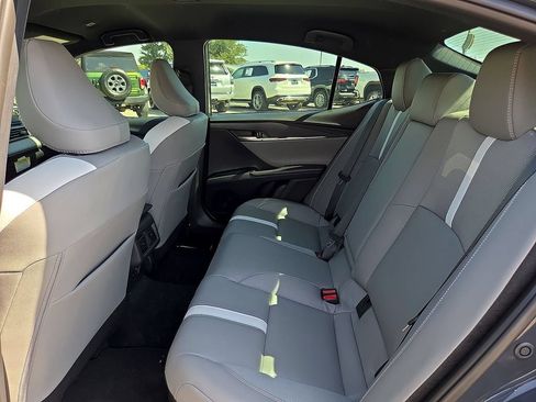 Used 2026 Toyota Camry SE FWD image 13