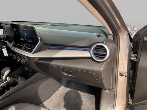 Used 2024 Chevrolet Trax LS w/ LS Convenience Package FWD image 16