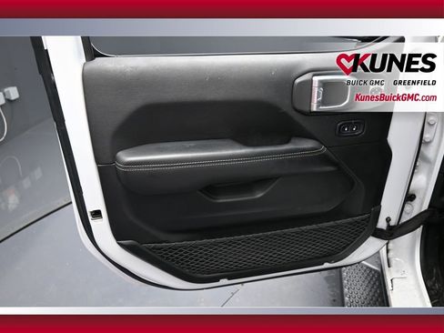 Used 2020 Jeep Wrangler Unlimited Sahara AWD/4WD image 17
