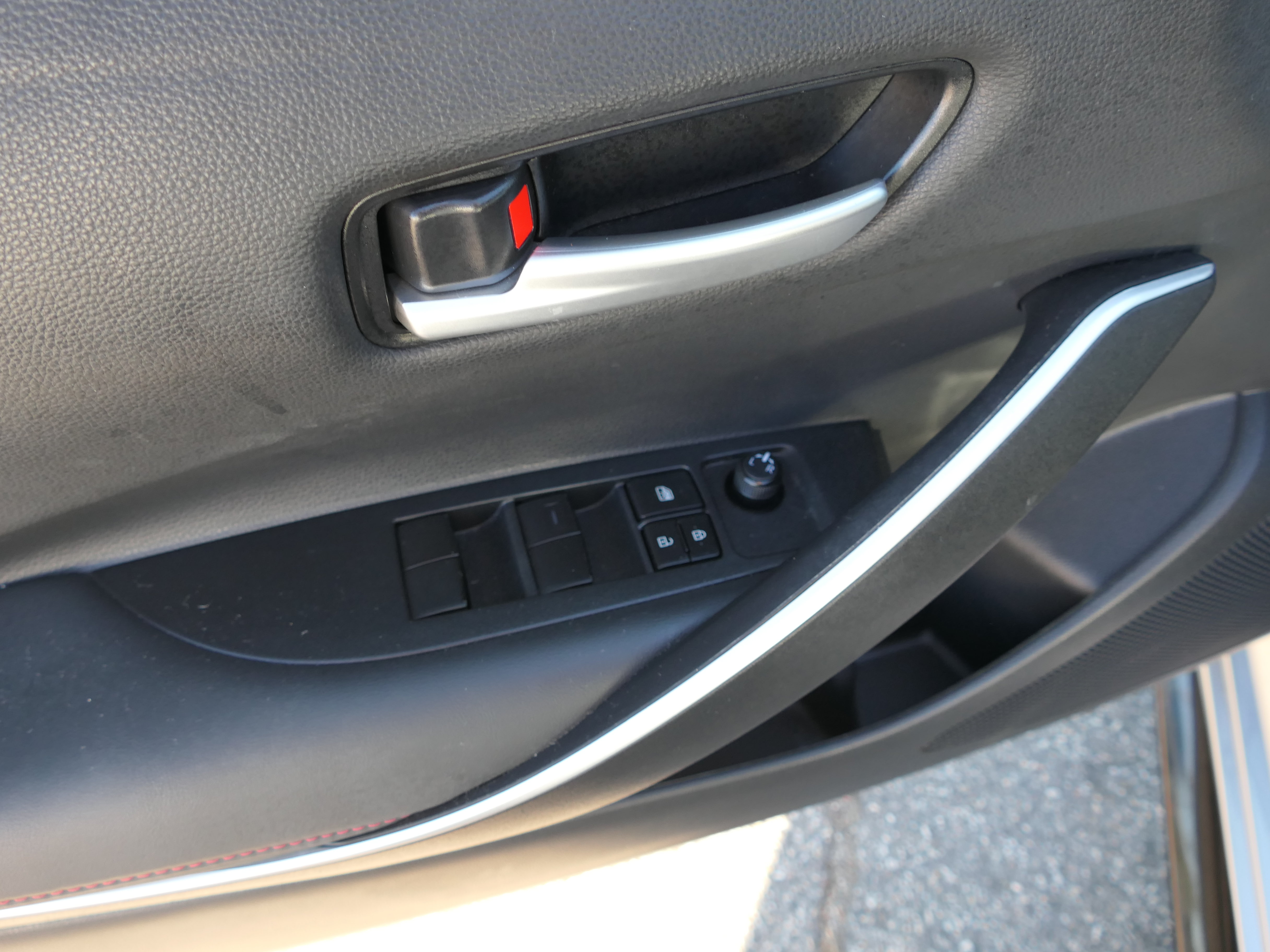 Used 2024 Toyota Corolla SE w/ SE Package FWD image 13