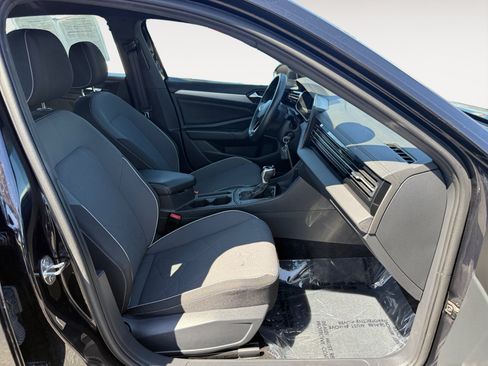 Certified 2025 Volkswagen Jetta Sport FWD image 19