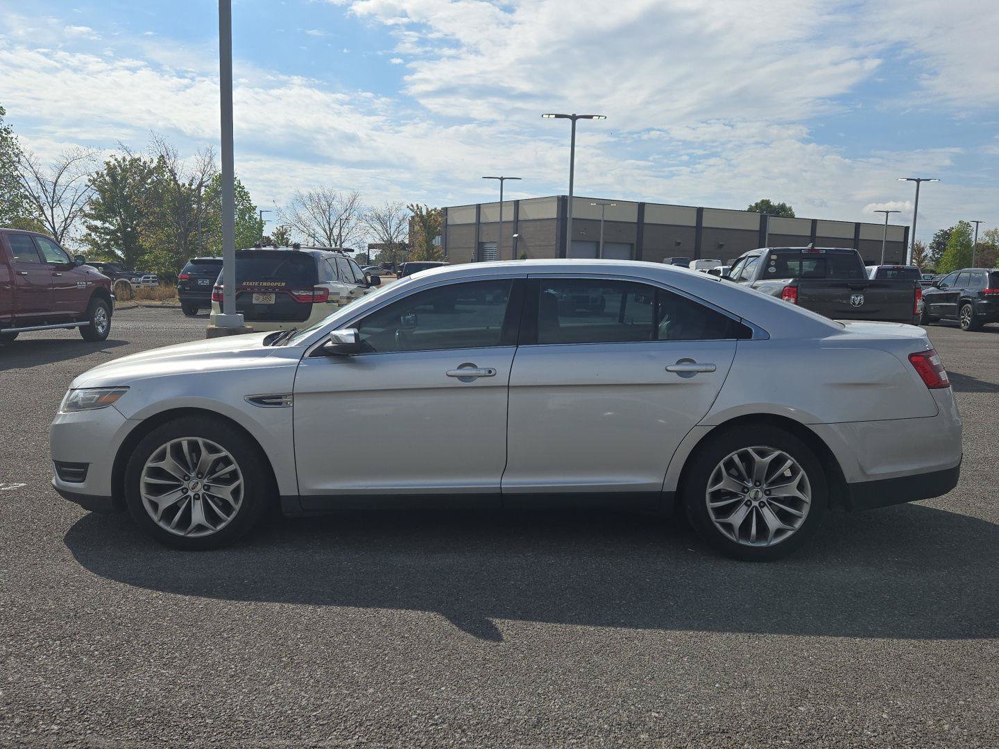 Used 2015 Ford Taurus Limited FWD image 4