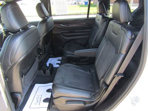 Used 2023 Jeep Grand Cherokee L Laredo AWD/4WD image 14