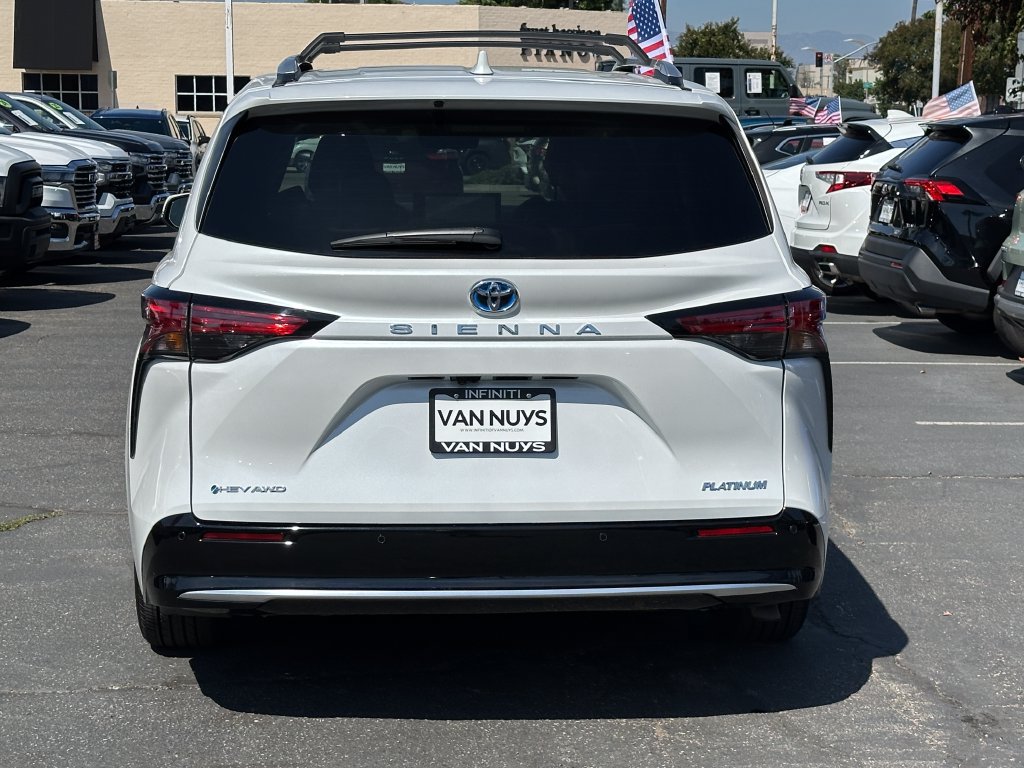 Used 2025 Toyota Sienna Platinum AWD/4WD image 6
