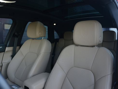 Certified 2026 Porsche Macan AWD/4WD image 5
