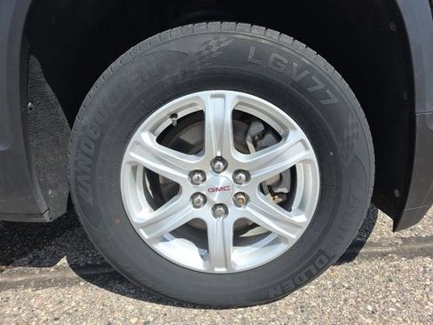 Used 2018 GMC Acadia SLE AWD/4WD image 4