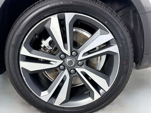 Used 2024 Volvo V60 B5 Cross Country Plus w/ Protection Package Premier image 32