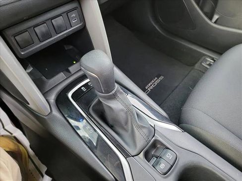 Used 2025 Toyota Corolla Cross LE FWD image 22