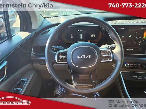 Used 2025 Kia Carnival FWD image 7