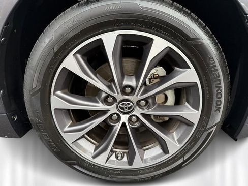 Used 2018 Toyota Avalon XLE Premium image 12