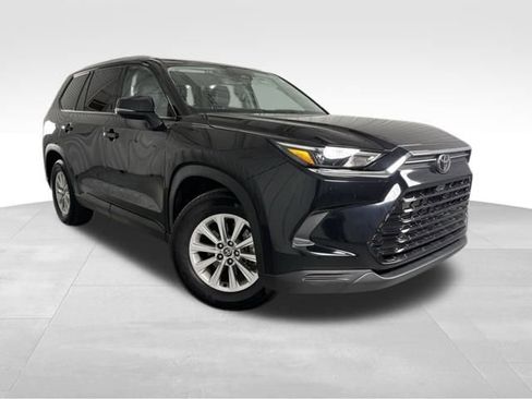 Used 2024 Toyota Grand Highlander XLE image 4