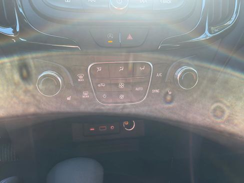 Used 2022 Chevrolet Equinox RS w/ Infotainment Package image 30