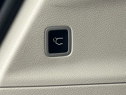 Used 2024 Chrysler Pacifica Touring-L FWD image 38