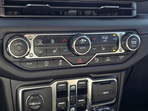 Used 2024 Jeep Wrangler Unlimited Rubicon image 37