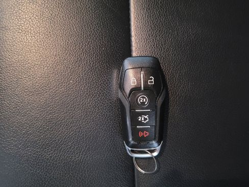 Used 2017 Ford Explorer XLT w/ Equipment Group 202A FWD image 32
