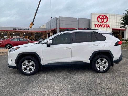 Used 2021 Toyota RAV4 XLE FWD image 6