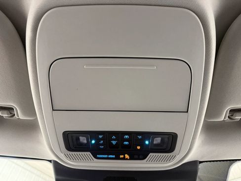 Used 2025 Ford Expedition Max Platinum AWD/4WD image 31
