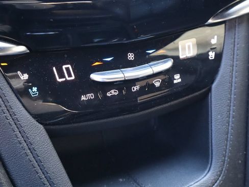 Used 2022 Cadillac XT6 Premium Luxury w/ Technology Package FWD image 28