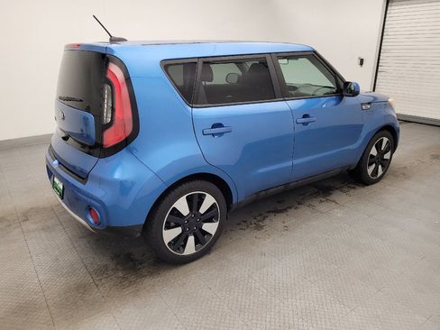 Used 2019 Kia Soul + image 10