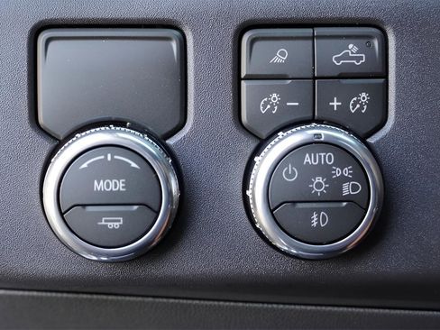 New 2026 GMC Sierra 1500 SLT image 16