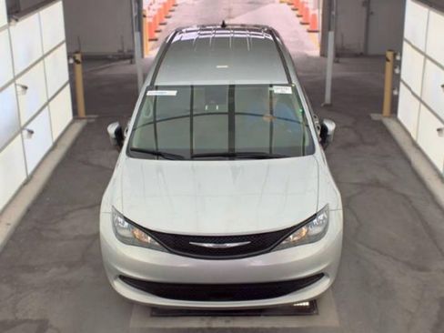 Used 2023 Chrysler Voyager LX FWD image 3