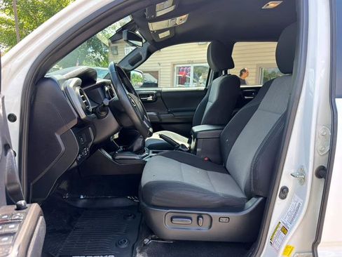 Used 2020 Toyota Tacoma TRD Sport w/ Technology Package AWD/4WD image 14