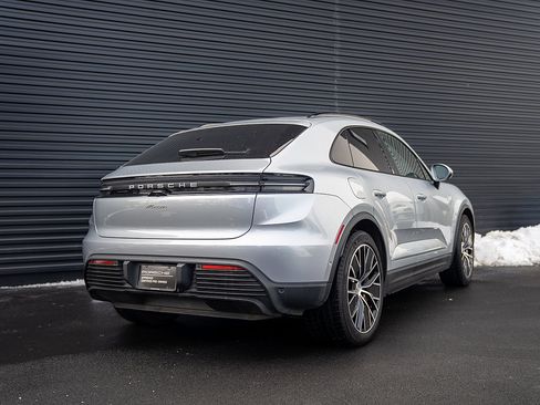 Certified 2025 Porsche Macan Electric image 29