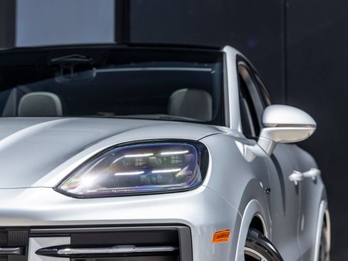 Certified 2026 Porsche Cayenne S AWD/4WD image 16