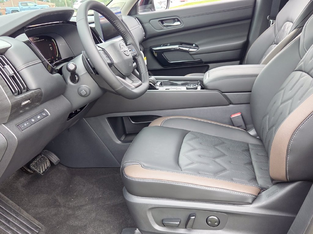 New 2026 Nissan Pathfinder Platinum AWD/4WD image 4