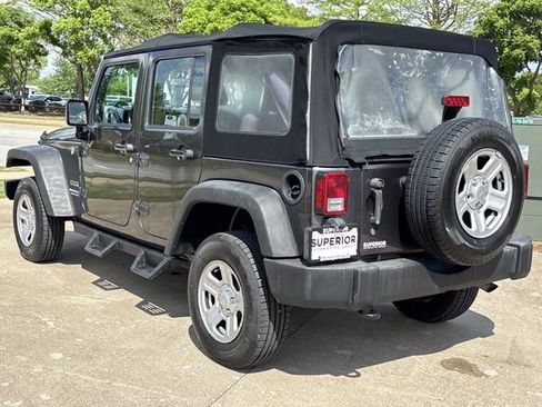 Used 2017 Jeep Wrangler Unlimited Sport w/ Connectivity Group AWD/4WD image 6