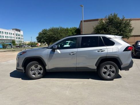 Used 2025 Toyota RAV4 XLE image 6