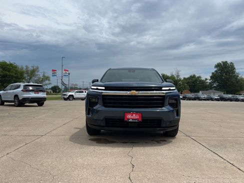 Used 2024 Chevrolet Traverse LS FWD image 8