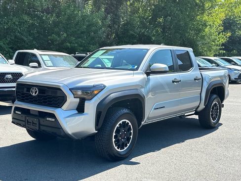 Used 2025 Toyota Tacoma TRD Off-Road w/ TRD Off Road Upgrade Package AWD/4WD image 2