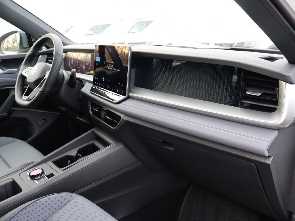 New 2026 Volkswagen Tiguan SE R-Line AWD/4WD image 15