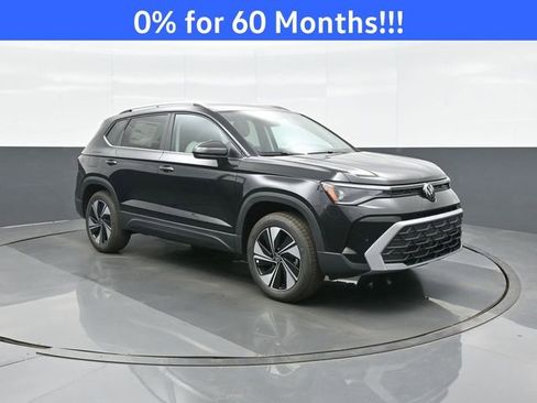 New 2026 Volkswagen Taos SE image 1